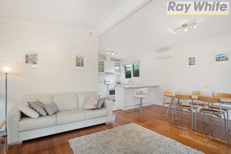 203 Eighth Avenue, ROSEBUD, VIC 3939