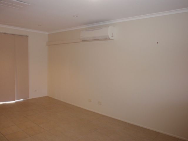 4/29  Esmond Street, EMERALD, QLD 4720