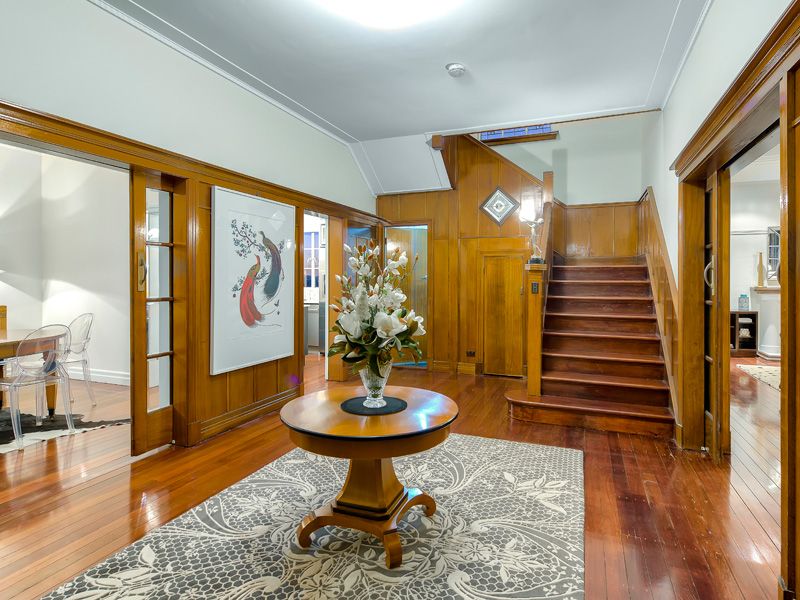 81 Dornoch Terrace, HIGHGATE HILL, QLD 4101