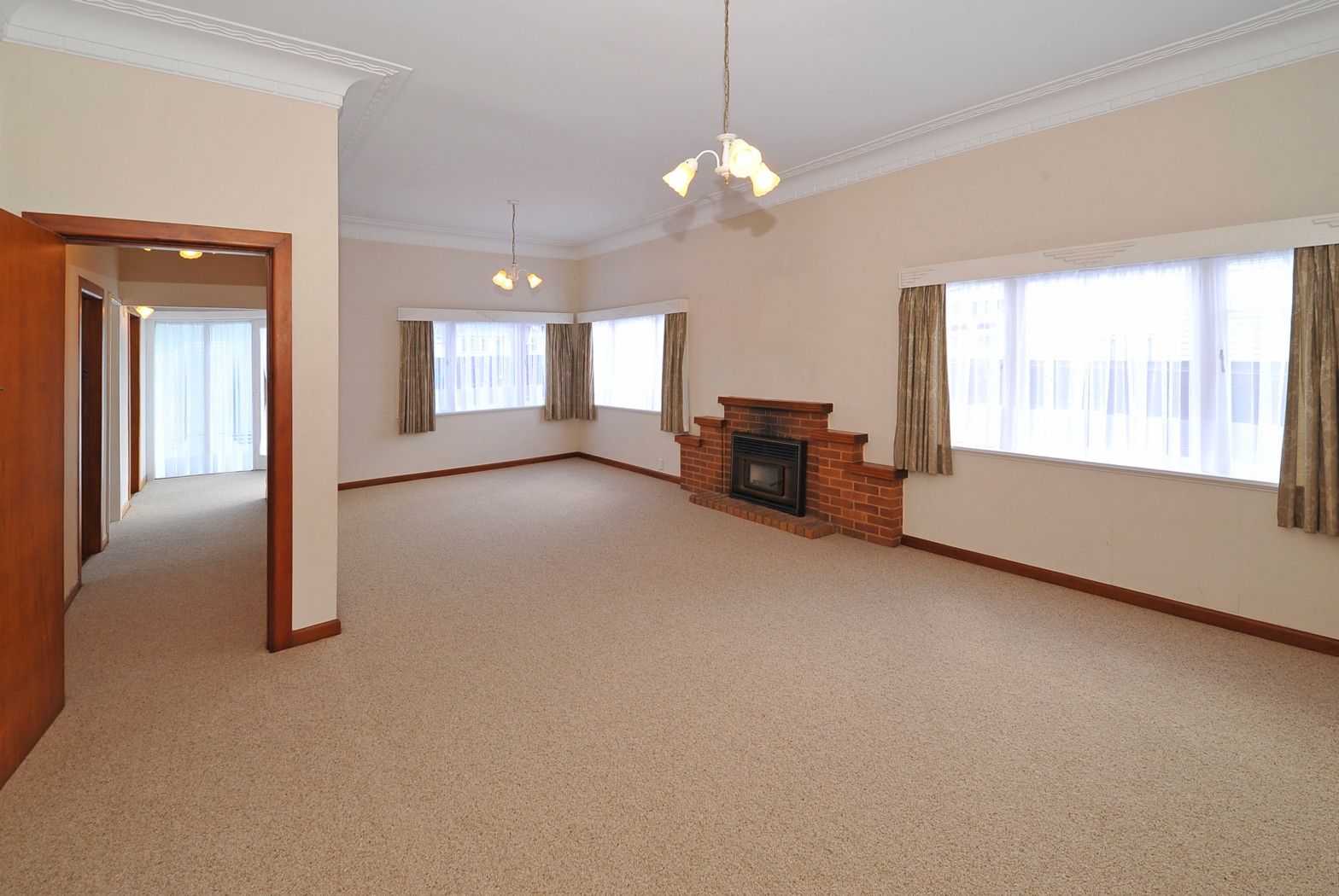 16 Graham Road, CONIFER GROVE, Manukau City