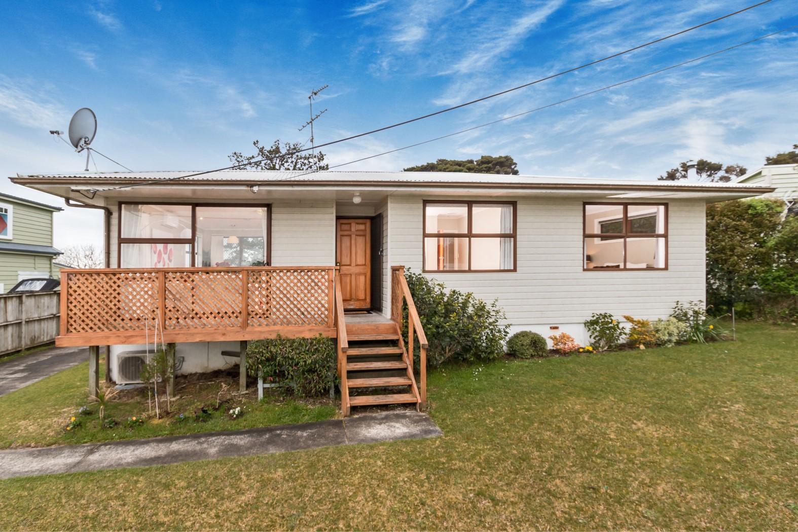 14 Kia Ora Road, BEACH HAVEN, North Shore City