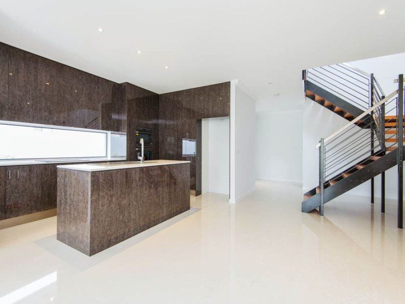 18B Compass Drive, BIGGERA WATERS, QLD 4216