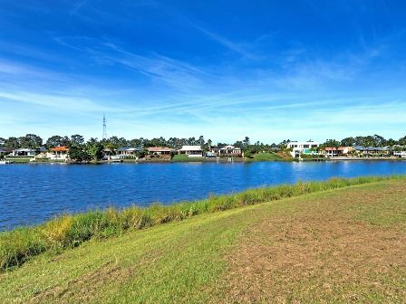 5 Trimaran Place, CLEAR ISLAND WATERS, QLD 4226