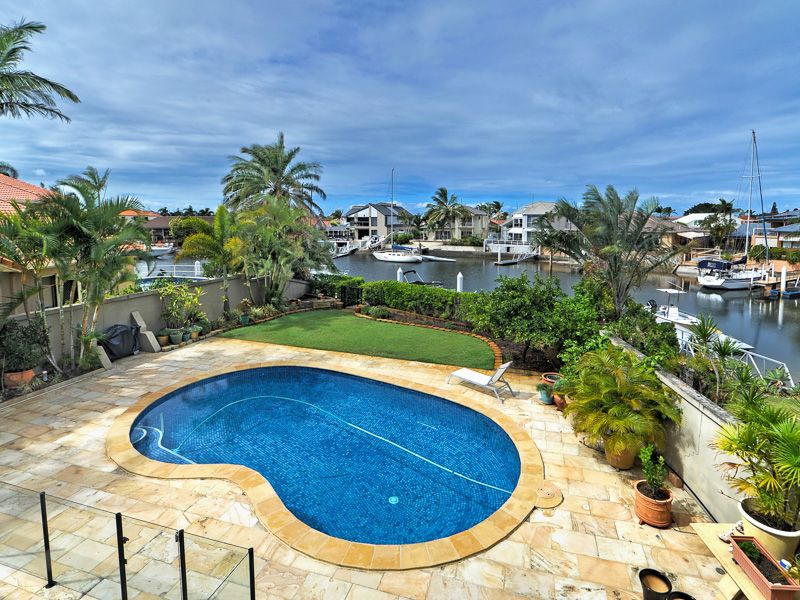 7 Kavieng Crescent, RUNAWAY BAY QLD 4216