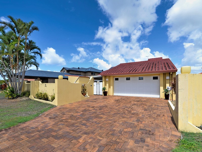 54 Pebble Beach Drive, RUNAWAY BAY, QLD 4216