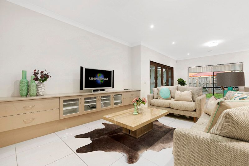 4 Deepwater Drive, WATERWAYS, VIC 3195