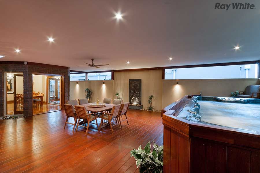 12 Clifton Court, TAYLORS LAKES, VIC 3038