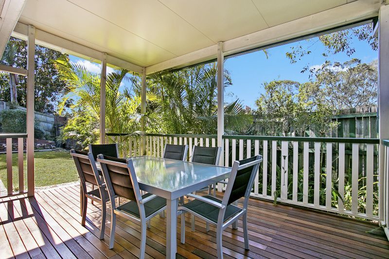 1 Bart Place, CHAPEL HILL, QLD 4069