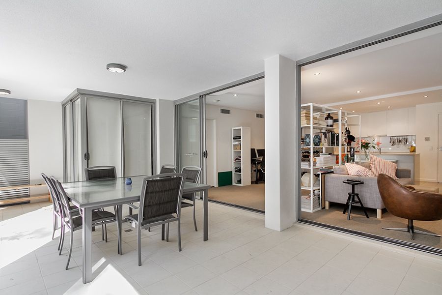18 Paradise Street, HIGHGATE HILL QLD 4101