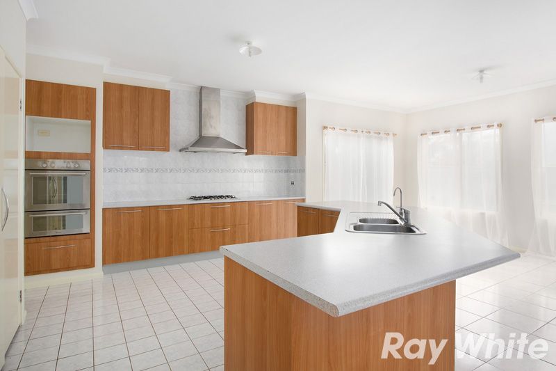 19 Clearwater Drive, PAKENHAM, VIC 3810