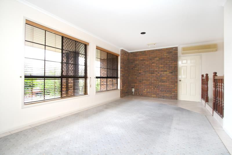 2 Troy Court, EATONS HILL, QLD 4037