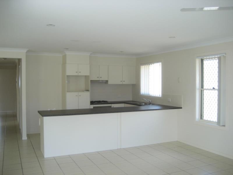 28 Pepper Tree Drive, HOLMVIEW, QLD 4207