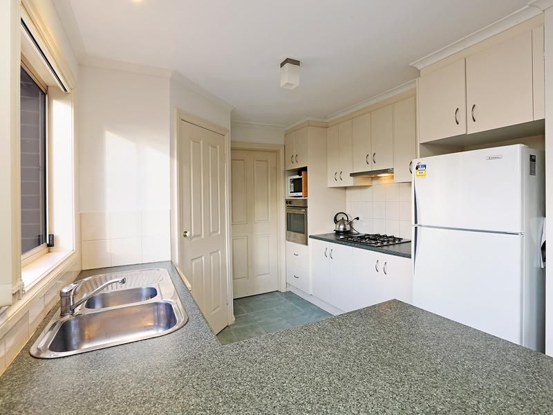 42 Meadenhall Drive, ST ALBANS PARK, VIC 3219