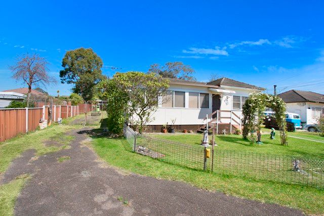 2 Moir Street, SMITHFIELD, NSW 2164
