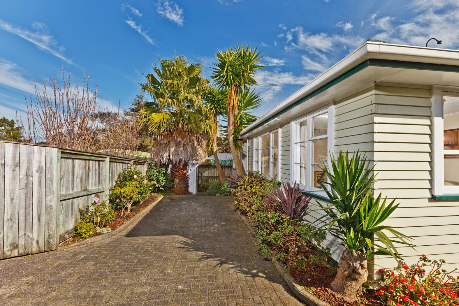 37A Neal Avenue, GLENFIELD, North Shore City