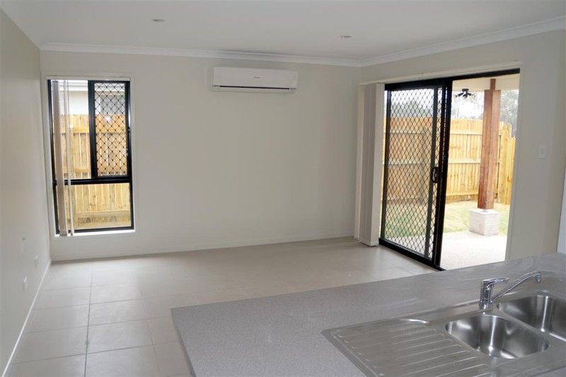 13 Seagull Boulevard, KIRKWOOD, QLD 4680
