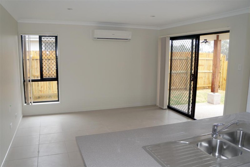 13 Seagull Boulevard, KIRKWOOD, QLD 4680