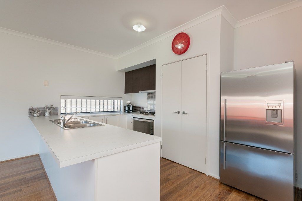 18 Beveridge Drive, ROXBURGH PARK, VIC 3064