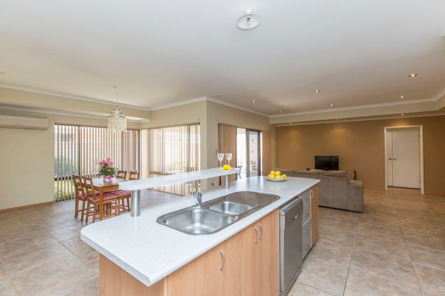 2 Rupara Circle, QUINNS ROCKS, WA 6030
