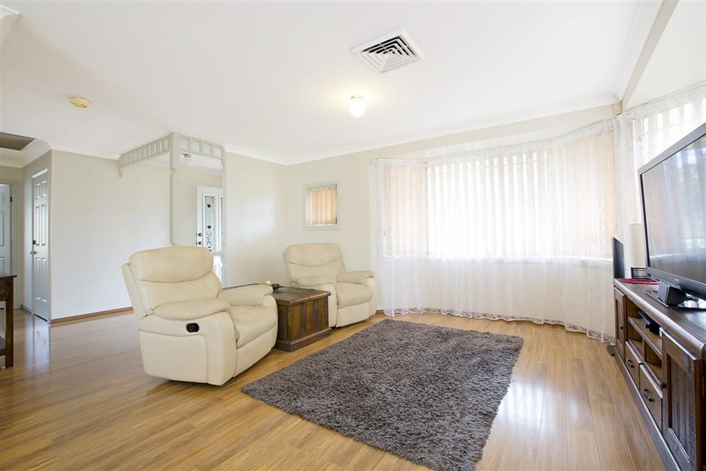 4 Berril Place, GLENMORE PARK, NSW 2745