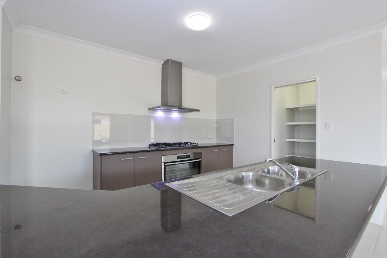19 Munburra Parade, SMITHFIELD, QLD 4878