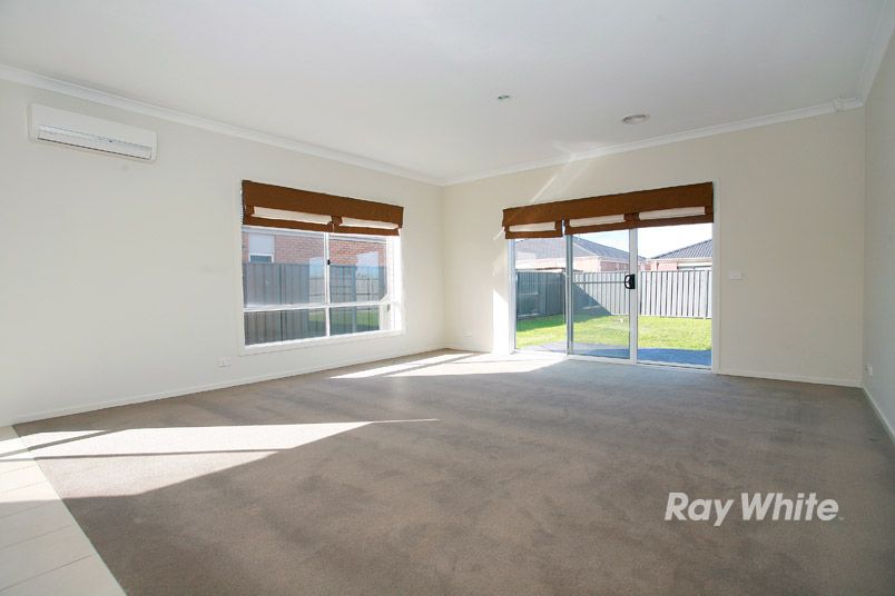 5 Gardens Vista Place, LYNBROOK, VIC 3975