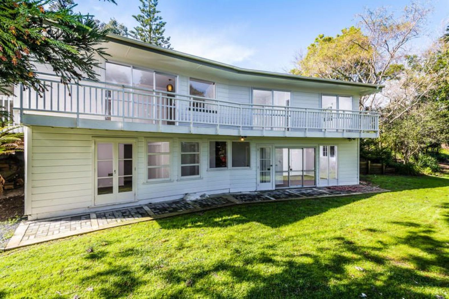 42 Woodlands Crescent, BROWNS BAY, North Shore City