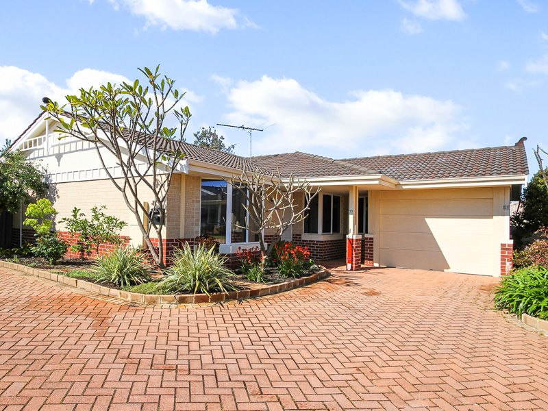 32 Towncentre Drive, THORNLIE WA 6108