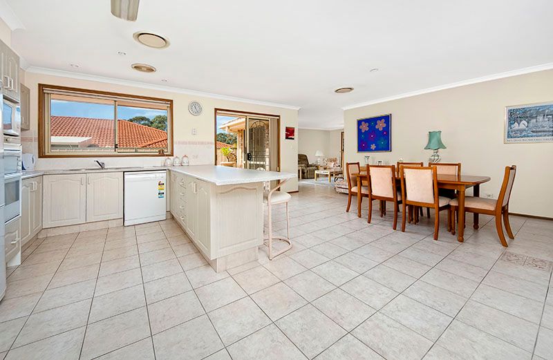 19 Parkwood Drive, MENAI, NSW 2234