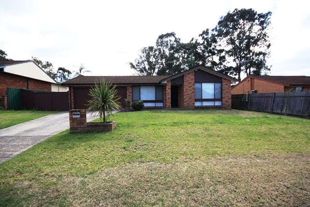 10 Woodlark Close, GLENFIELD, NSW 2167