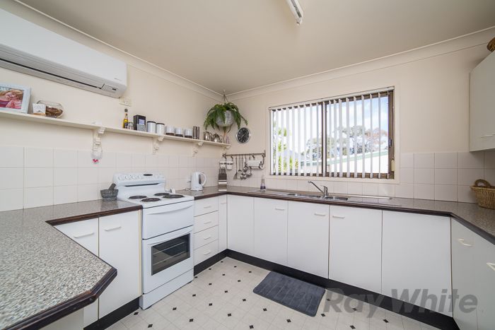 17 Railway Crescent, BELMONT NORTH, NSW 2280