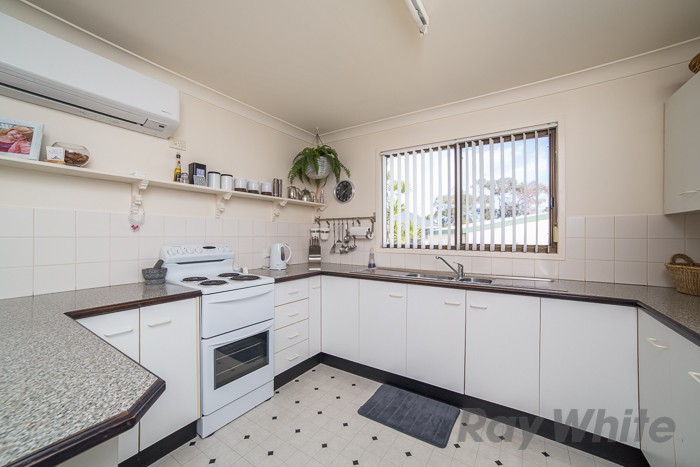 17 Railway Crescent, BELMONT NORTH, NSW 2280