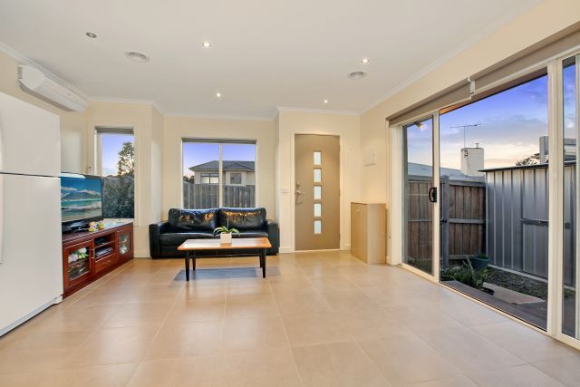 2/27 Erskine Avenue, RESERVOIR, VIC 3073