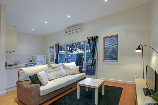 2/30 Thackeray Road, RESERVOIR, VIC 3073