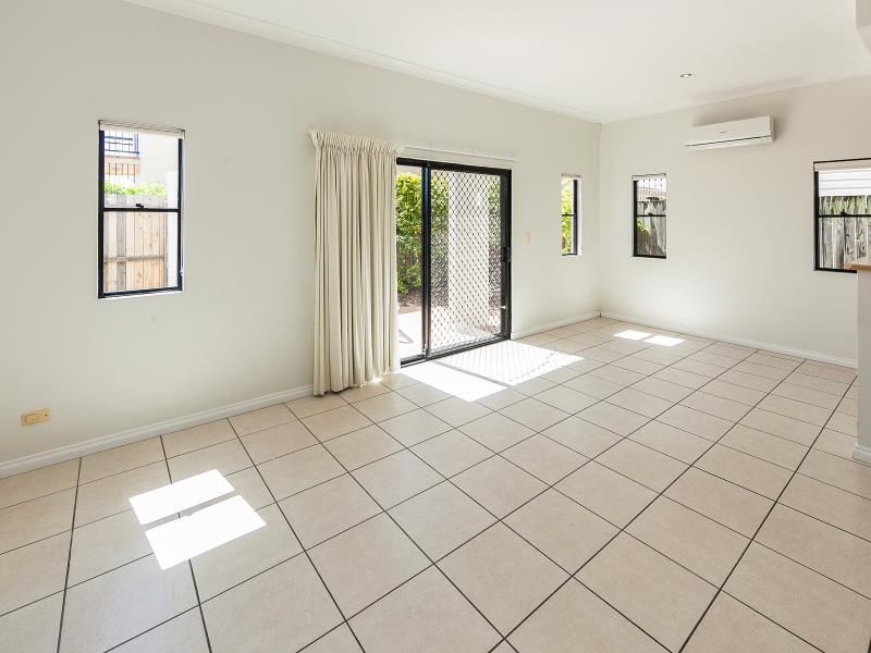 15 Hammond Street, RED HILL, QLD 4059