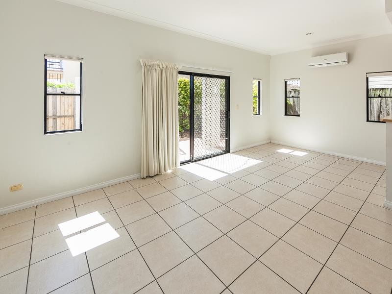 15 Hammond Street, RED HILL, QLD 4059