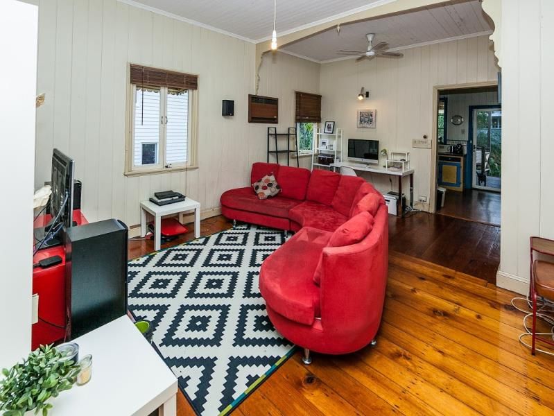 17 Blaxland Street, Milton, QLD 4064