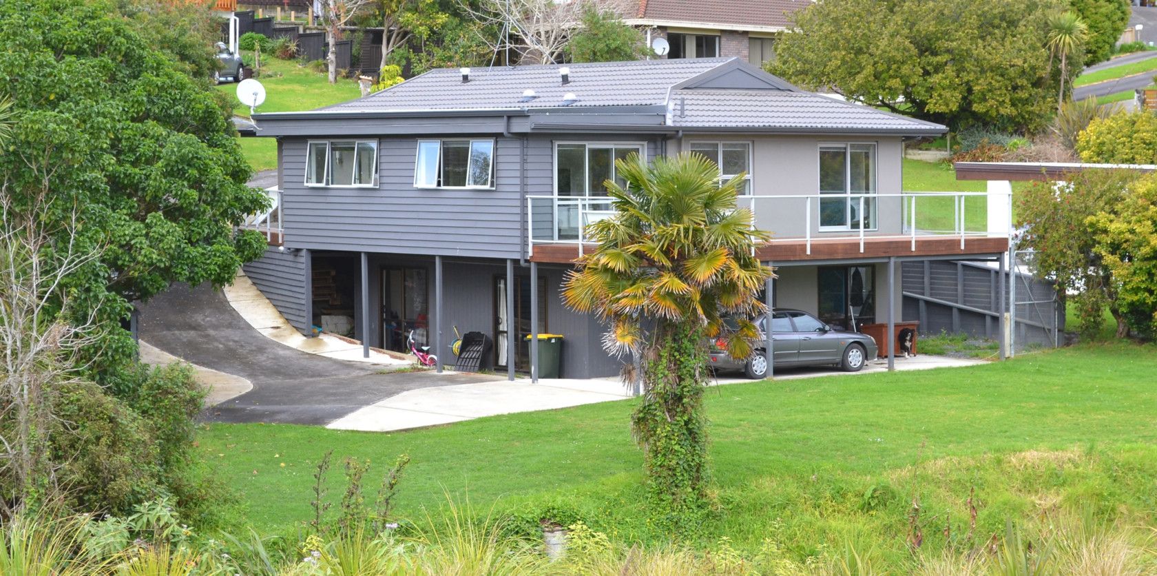 15 Charles Dickens Drive, MELLONS BAY, Manukau City