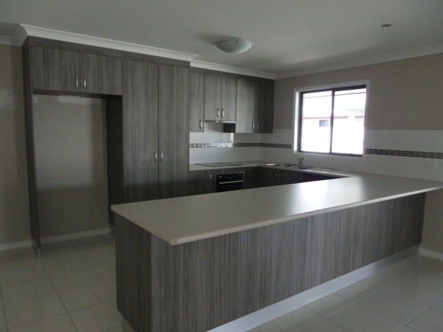 8 Highlands Court, EMERALD, QLD 4720