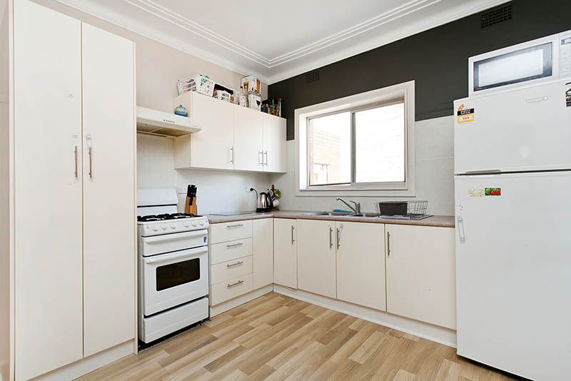 10 Lake Entrance Road, Oak Flats, NSW 2529