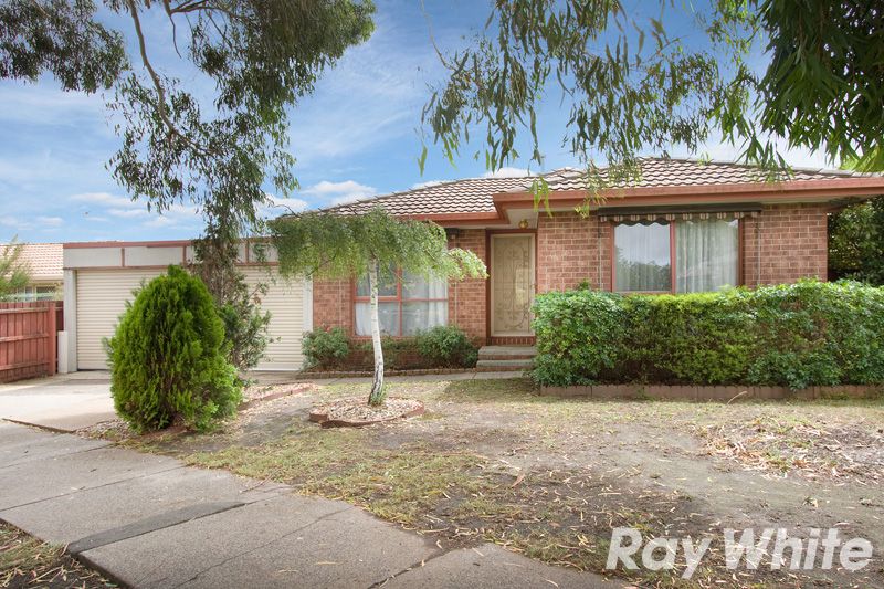 10 Gullquist Way, Pakenham VIC 3810