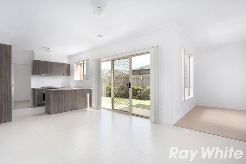 Unit 8, 1 Walnut Way, Pakenham, VIC 3810