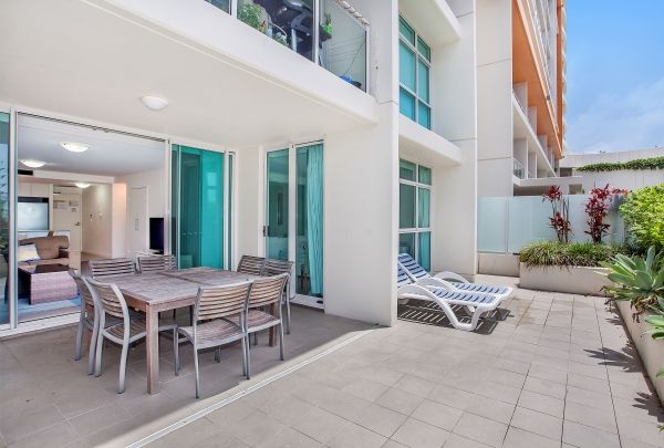 2 Creek Street 'Kirra Surf', Coolangatta QLD 4225
