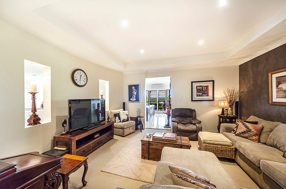 33 Harvey Street, Mount Lofty, QLD 4350