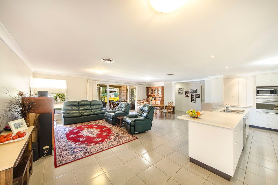 8 Paringa Close, Middle Ridge, QLD 4350