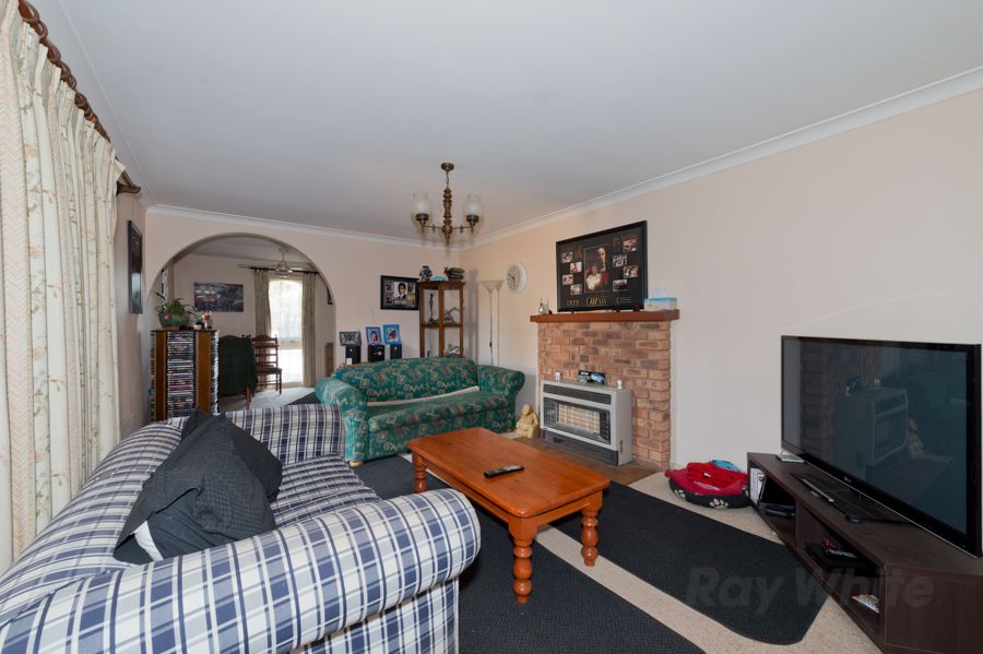 2 Gretel Grove, Melton, VIC 3337
