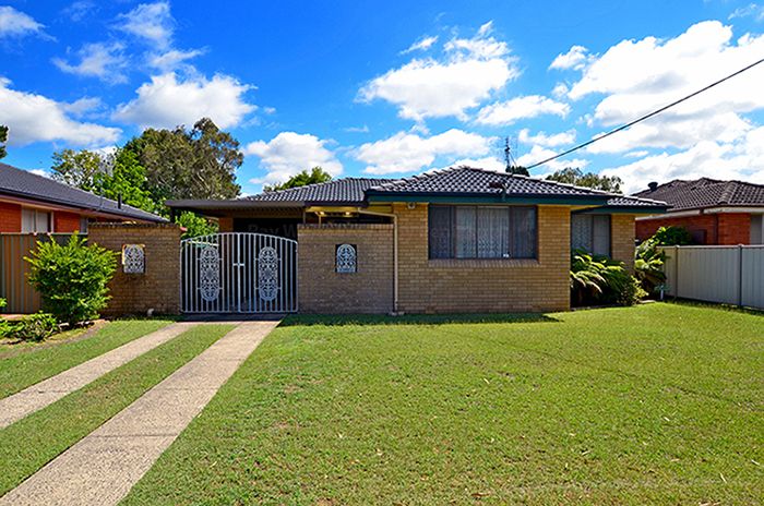 6 Pattie Place, Woy Woy NSW 2256