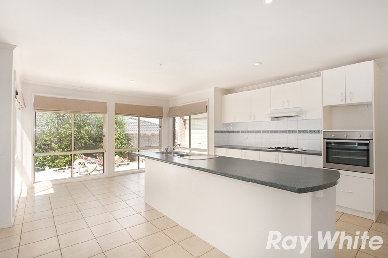 14 Ivory Drive, Pakenham, VIC 3810