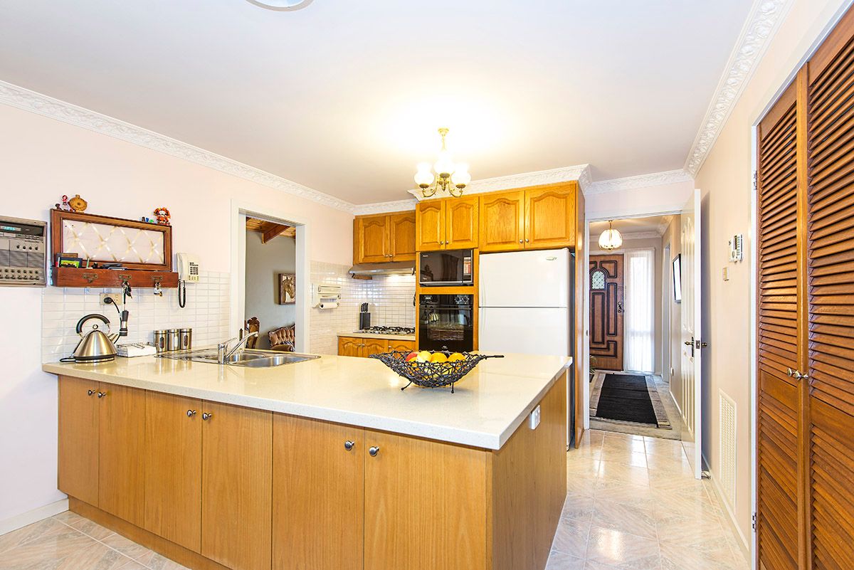 21 Centenary Drive, Mill Park, VIC 3082