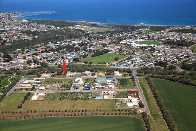 18 Bayliss Road, Dongara, WA 6525